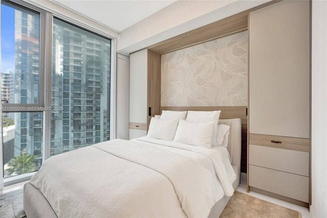 Building Photo - 300 Biscayne Blvd Way