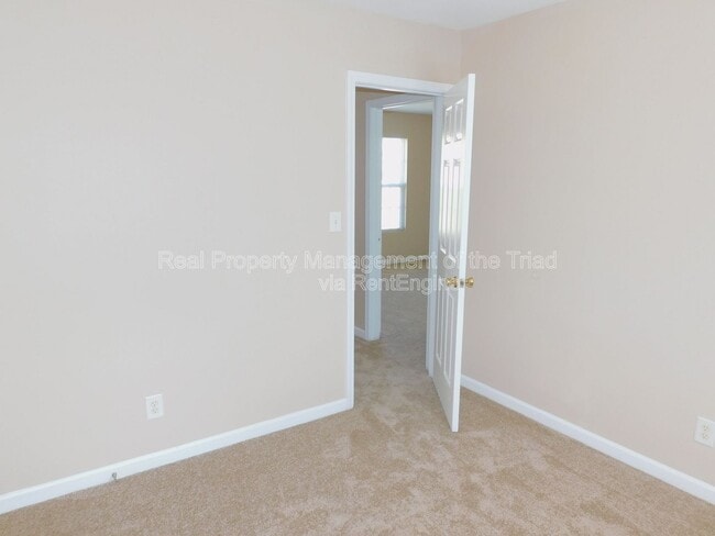 Building Photo - 909 Beaumont Ave