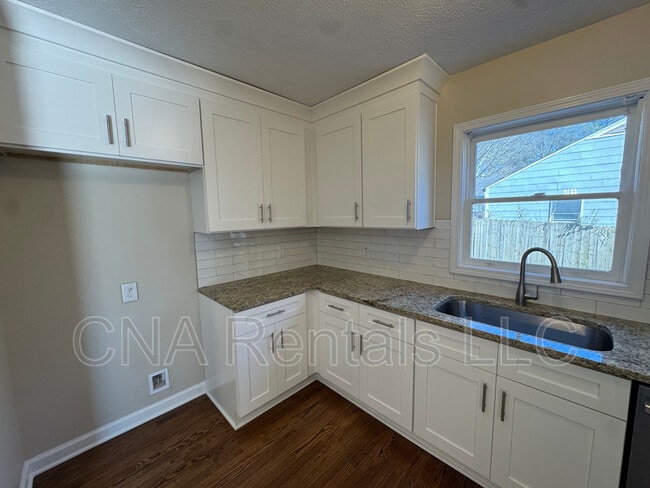 Building Photo - 1826 Clearwater Dr SE