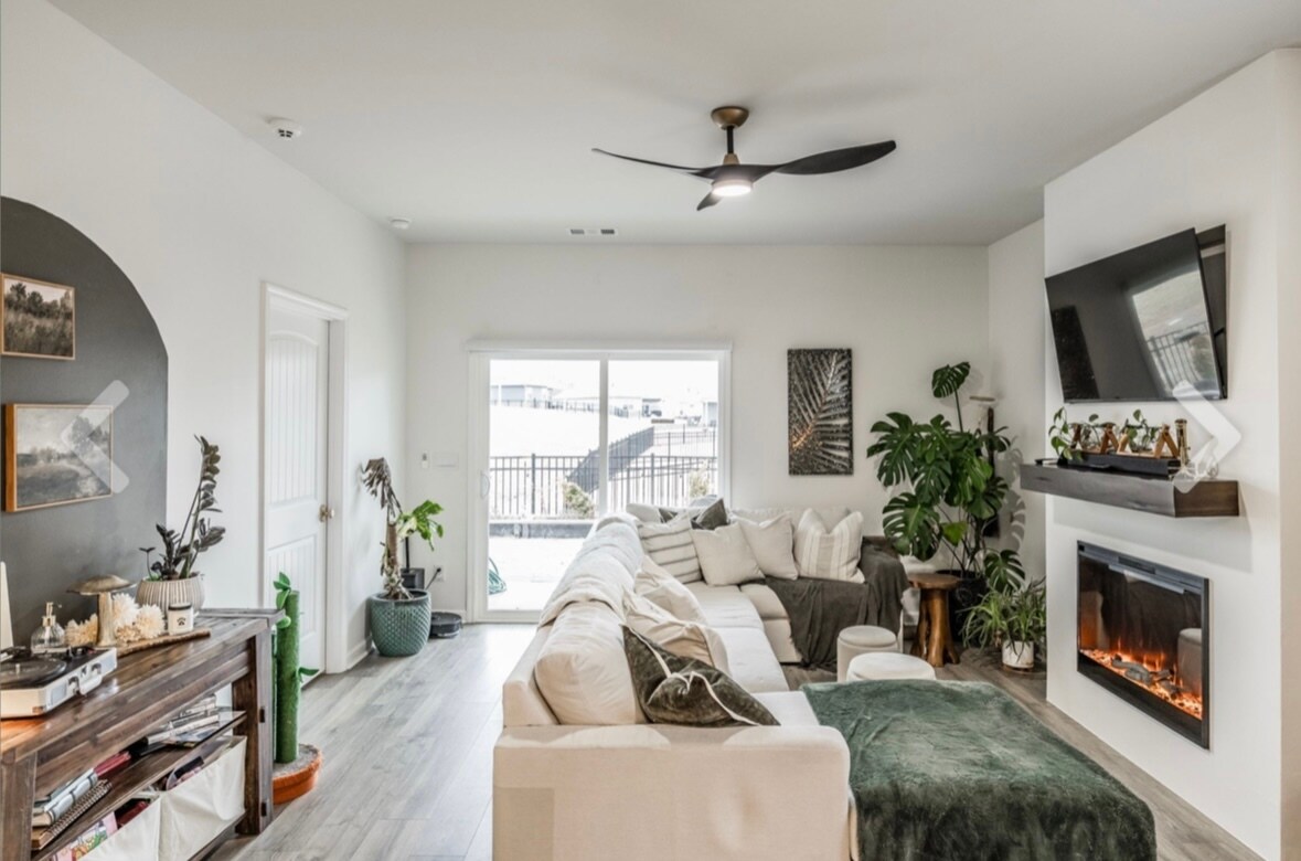 Building Photo - 7355 Lang Ave