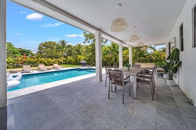 Building Photo - 305 NW 124th St