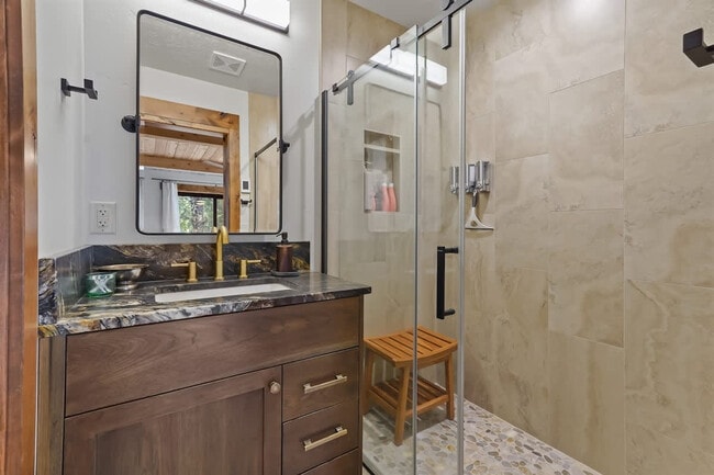 Building Photo - 18 Spur Dr