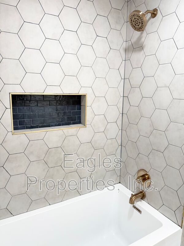 Building Photo - 1205 Simpson St