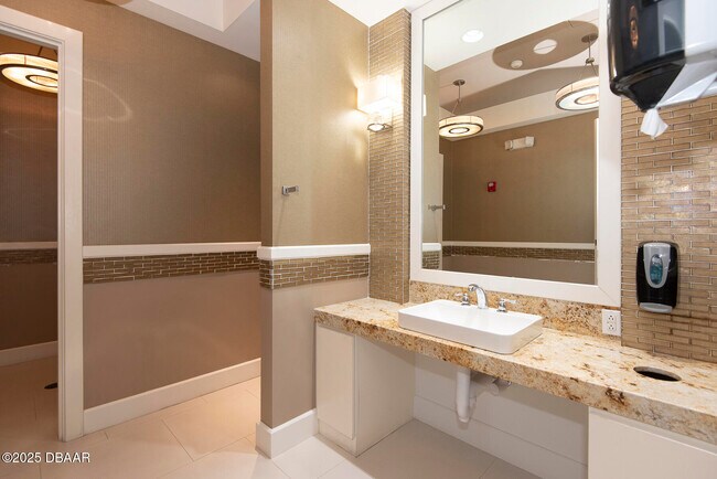 Building Photo - 231 Riverside Dr