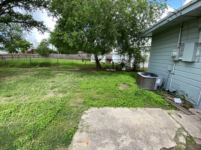 Building Photo - 5917 Kimbrough Dr