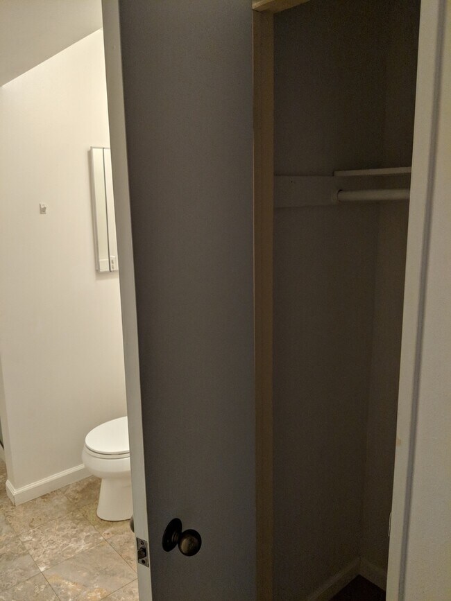 Building Photo - Great Condo in WeHo for Rent