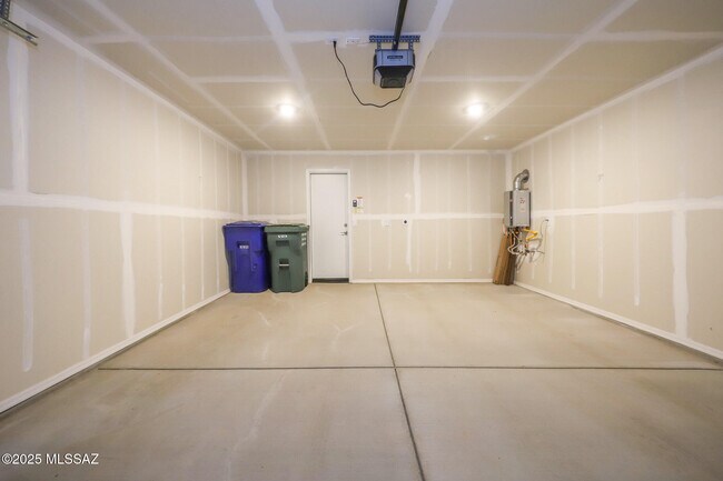 Building Photo - 9122 E Red Blf Ct