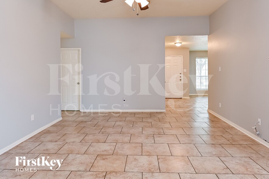 Building Photo - 28914 Stone Fox Dr