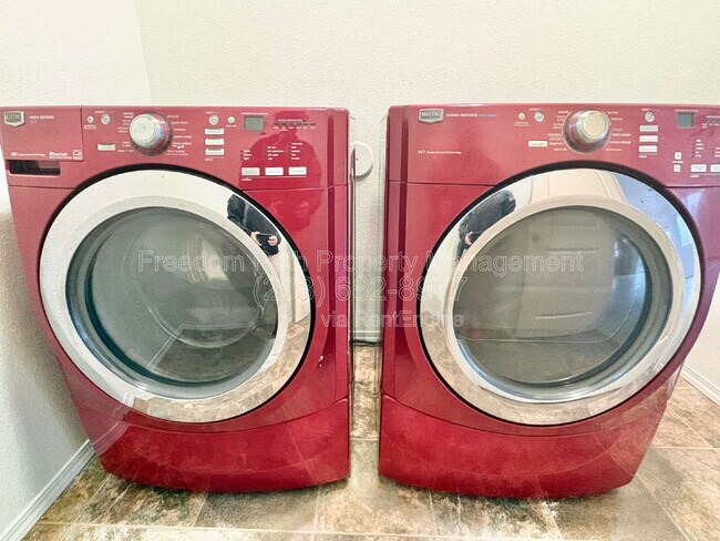 Building Photo - 2648 Iago St