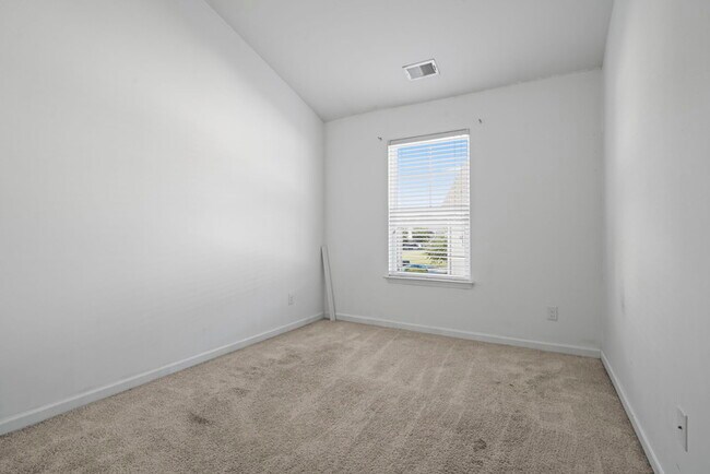 Building Photo - 1117 Fairway Ln