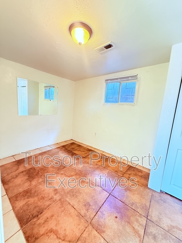 Building Photo - 208 W Ventura St