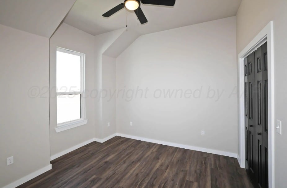 Building Photo - 925 E Loop 335 S