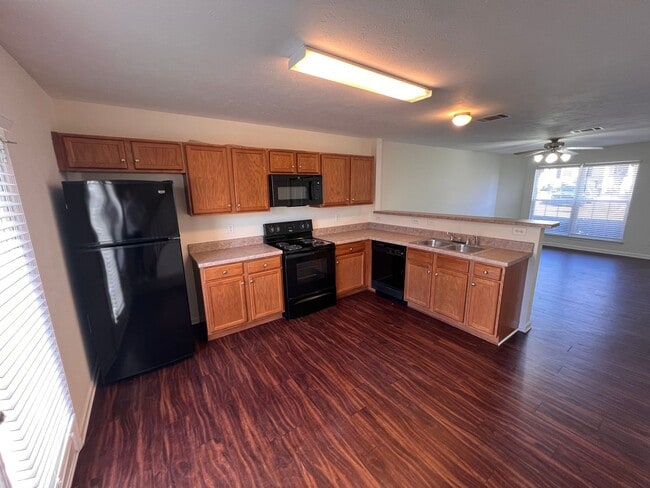 Building Photo - 6021 Cullen Dr
