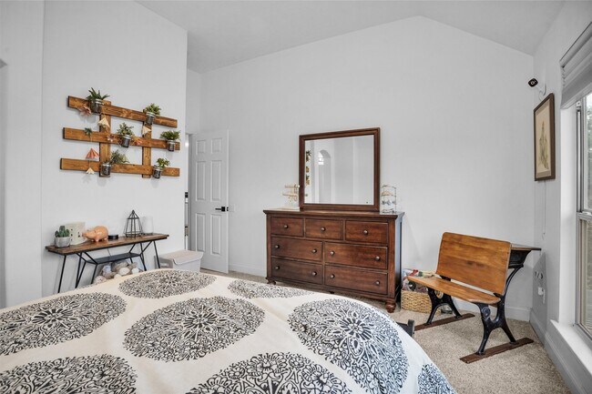 Building Photo - 3006 E Lake Falls Cir