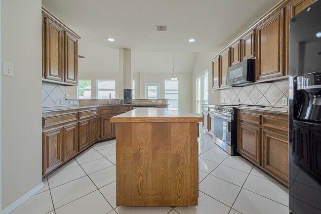 Building Photo - 2206 Grand Shore Ct