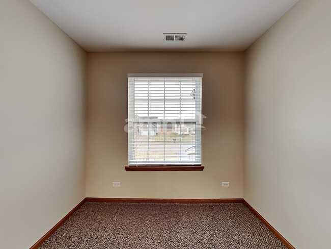 Building Photo - 255 Springwood Dr