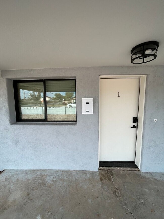 Building Photo - Remodeled Home Near Downtown Chandler!