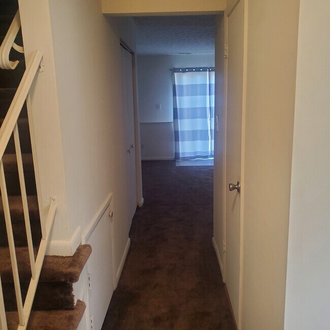 Hall - 76 Chelmsford Ct