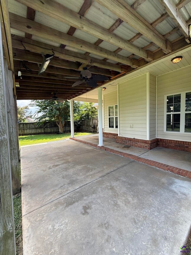 Building Photo - 106 Haven Crest