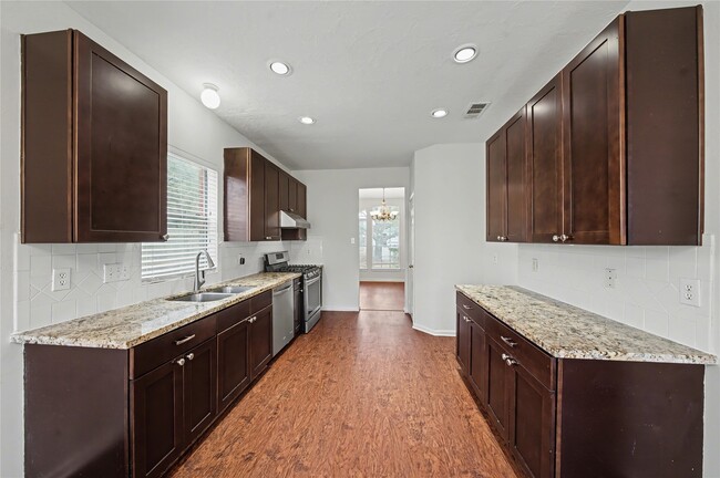 Building Photo - 1202 Woodley Bend