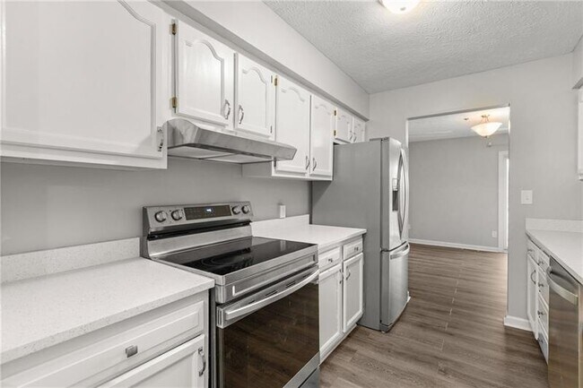 Building Photo - 250 Meadowview Dr