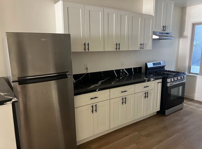 Building Photo - 7118 W Willoughby Ave