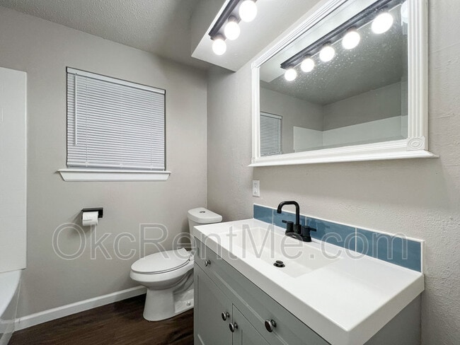 Building Photo - 106 Thompson Dr