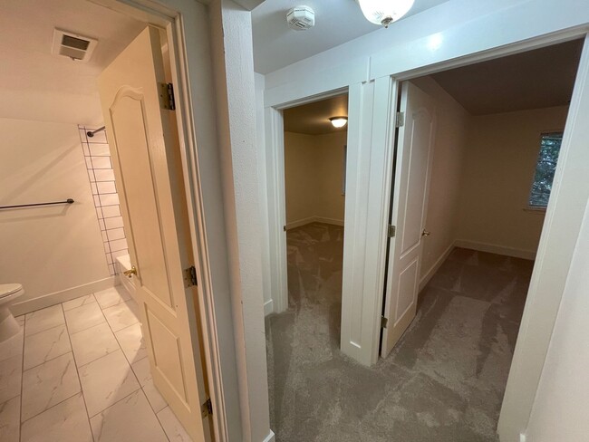 Building Photo - 4303 Kingsway