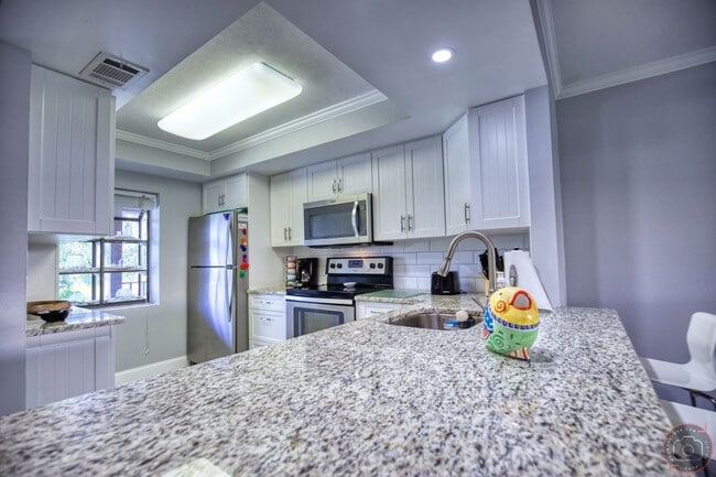 Building Photo - Seasonal Short-Term 2-Bedroom 2-Bath 2nd Floor Condo Located at Mission Lakes!