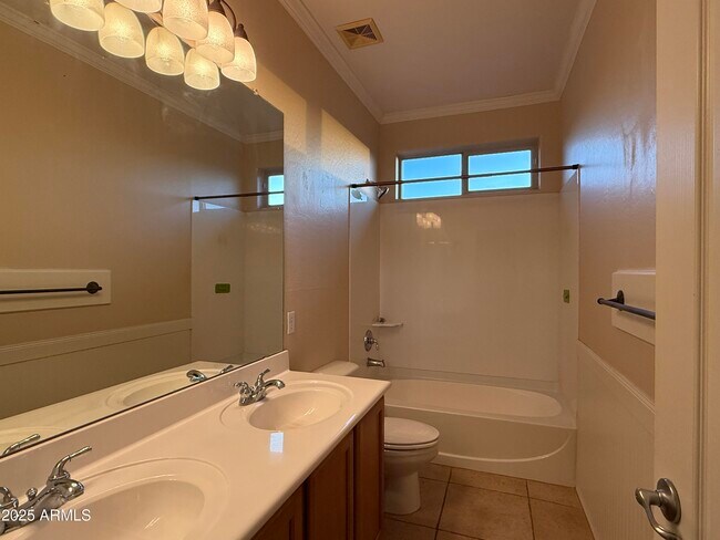 Building Photo - 642 E Torrey Pines Pl