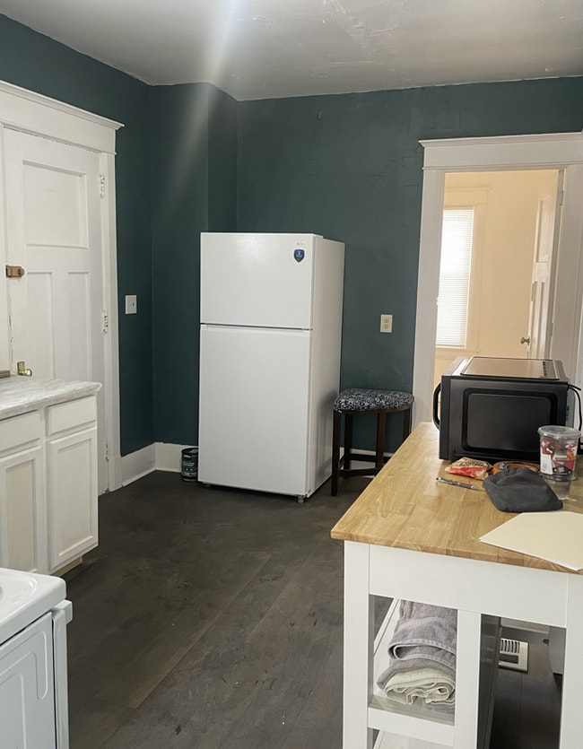 Building Photo - 399 W Warren Ave