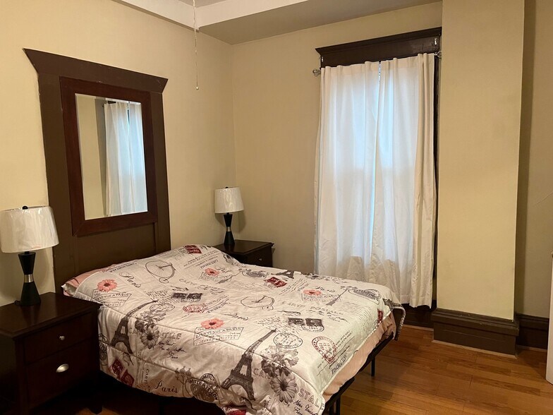 Building Photo - 105 W Railroad St