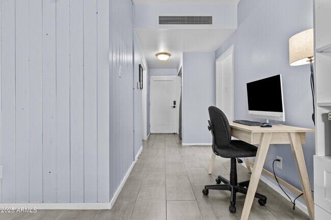 Building Photo - 6125 E Indian School Rd