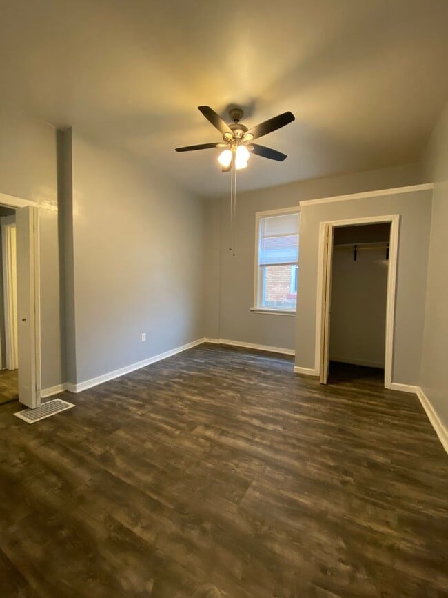 Building Photo - Recently updated building in Bellevue area...