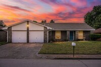 Building Photo - 128 W Platt Dr