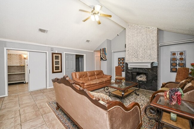 Building Photo - 13102 Richmond Ave.