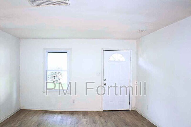 Building Photo - 209A Friedheim St