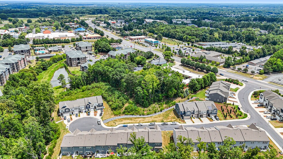 Building Photo - 529 Madison Falls Ct
