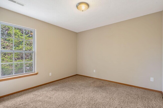 Building Photo - 717-719 E Watermill Cir