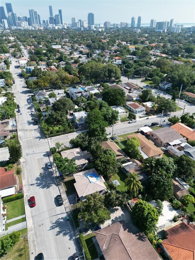 Building Photo - 1380 SW 11th St