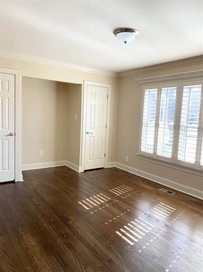 Building Photo - Your Dream Home Awaits in Huntsville's Medical District!