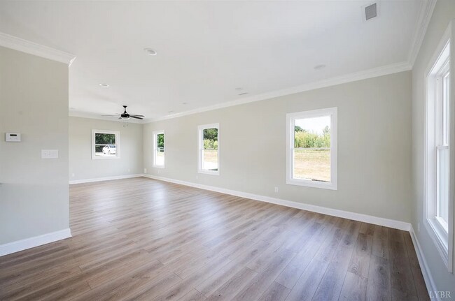 Building Photo - Gorgeous new construction in Gladys!