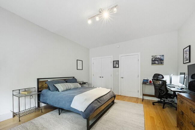 Building Photo - 1017 Park Ave