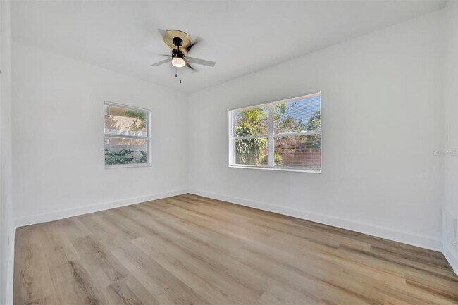 Building Photo - 6348 7th Ave N