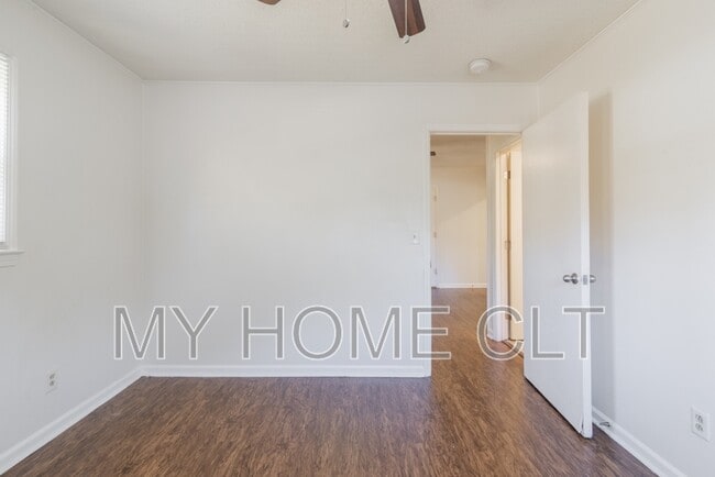 Building Photo - 1024 Houston St