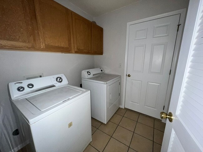 Building Photo - PRICED TO RENT QUICKLY !!