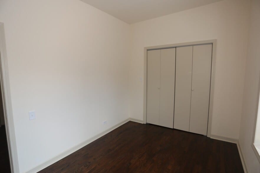 Building Photo - 1315 W Leland Ave