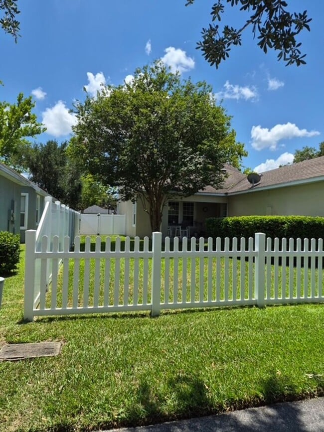 Building Photo - Beautiful 4 bedroom, 2.5 bath home with 2,444 sq. ft. in Harmony
