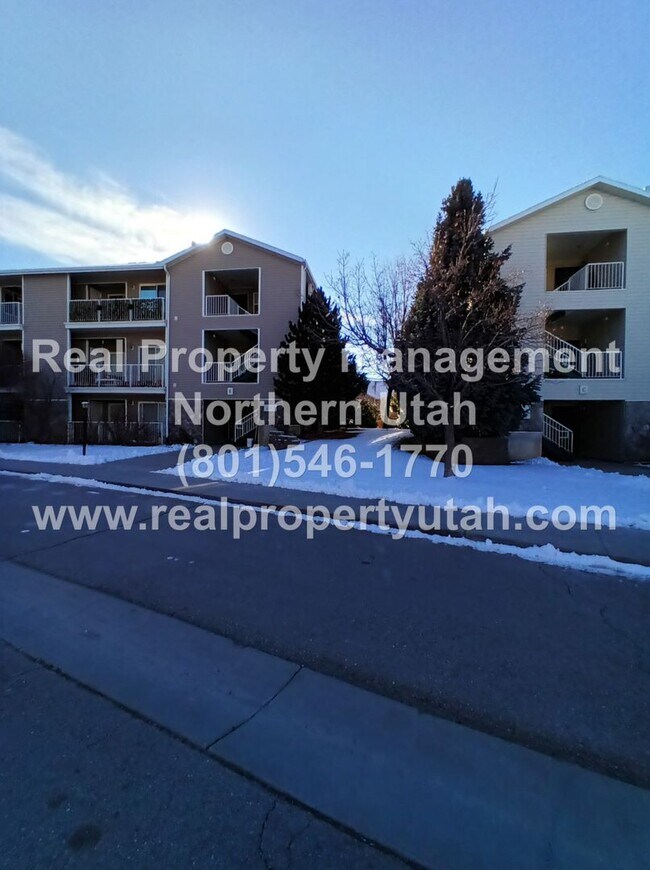 Building Photo - 2 Bed 2 Bath Condo in Clearfield Available!