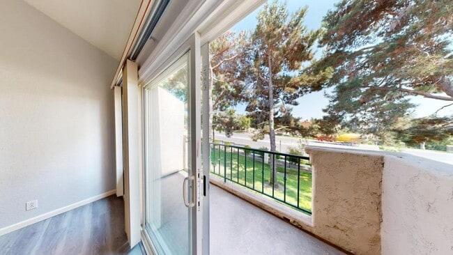 Building Photo - 7254 Shoreline Dr